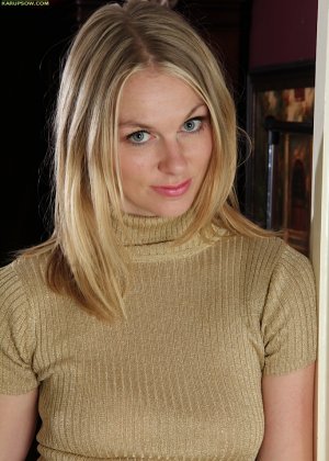 Ава Мишель дразнит свои большие сиськи милфы и делает ее соски твердыми