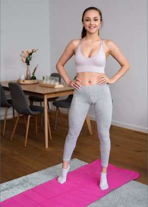 Голые девушки категория: Одетые